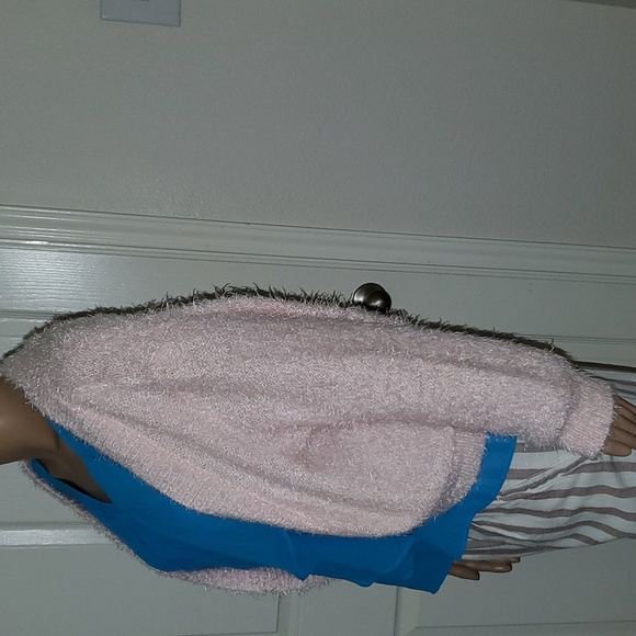 No Boundaries XL fuzzy cropped quarter sleeve open front cardi - Picture 5 of 7